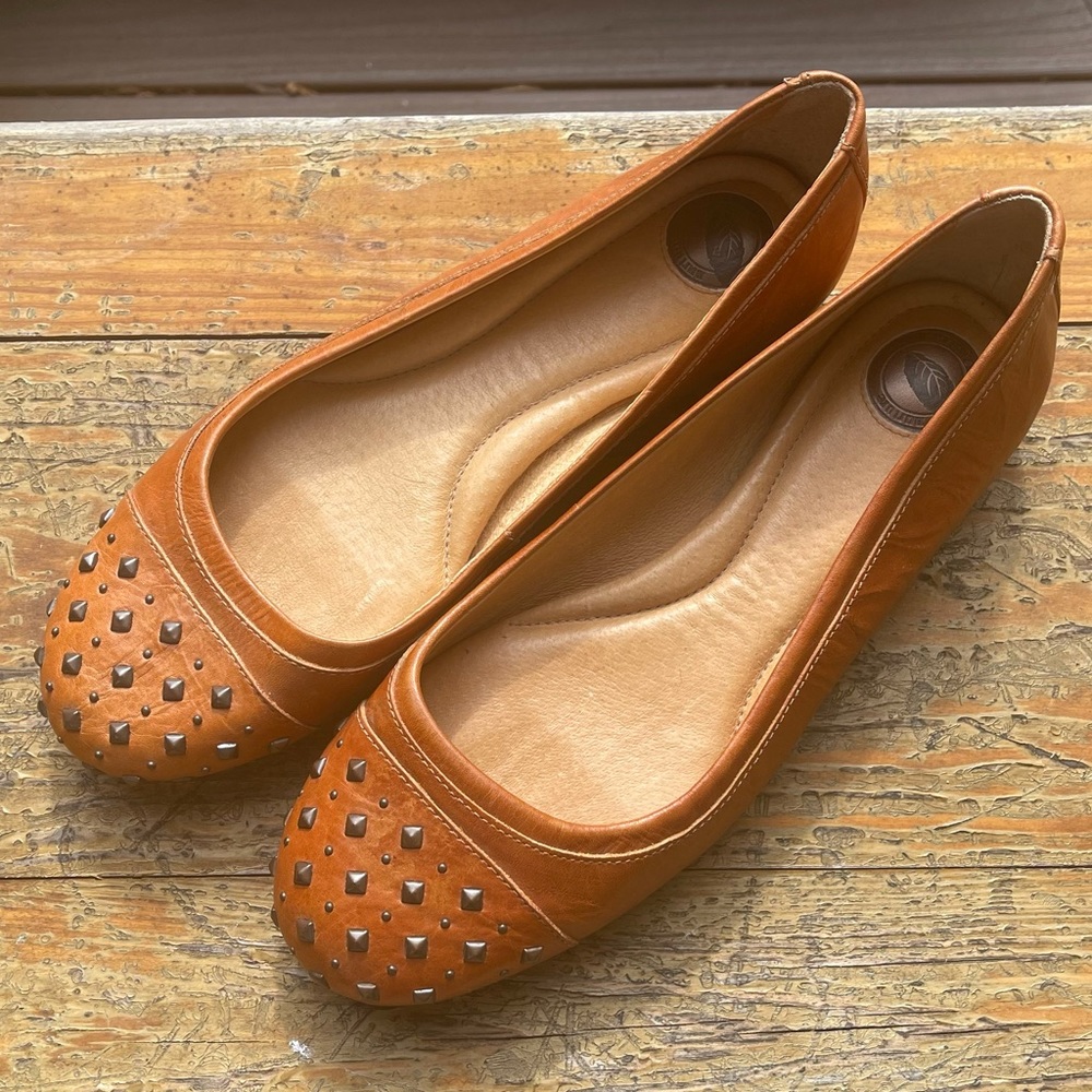 Nurture “Scout” women’s studded flats size 8.5